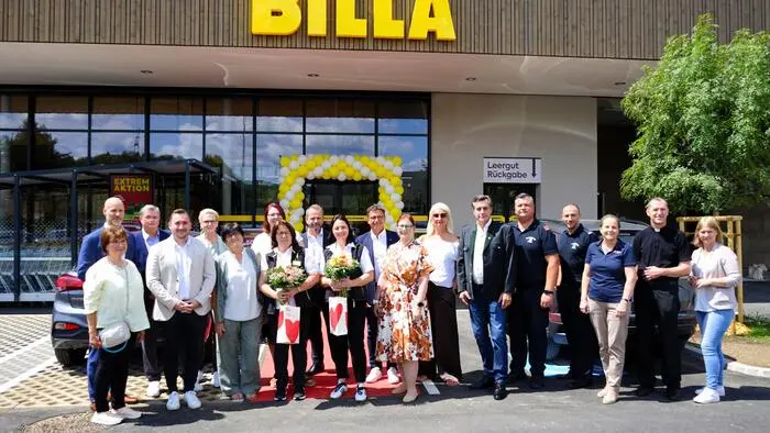 Vertreter der Billa AG und Ehrengäste bei der Eröffnung