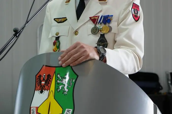 Der Kommandant des Überwachungsgeschwaders, Oberst Roland Miedler, begrüßte bei prächtigem Wetter die Gäste. 