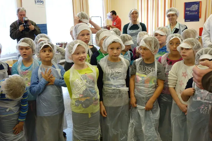 Bereits zum 14. Mal initiiert das Bundesheer in der Steiermark die Aktion „Soldaten und Kinder backen Hilfe“, der Erlös geht an die „Licht ins Dunkel“-Aktion „Herzkinder“.