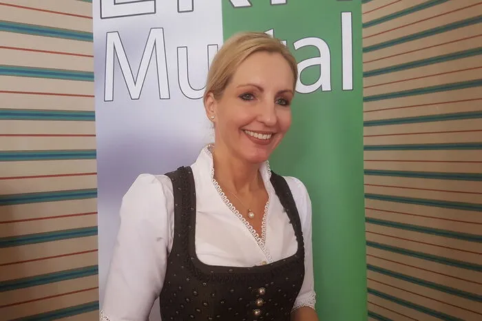 Eine große Aufgabe steht auch der neuen Betriebsdirektorin Sabine Reiterer bevor, wie Kages-Vorstand Ernst Fartek betonte. Die erfahrene Betriebsdirektorin will mit „Herz, Vernunft und voller Leidenschaft“ für den Verbund eintreten. „Unsere Mitarbeiter leisten großartiges, unsere Patienten spüren, dass wir unsere Aufgaben ernst nehmen.“