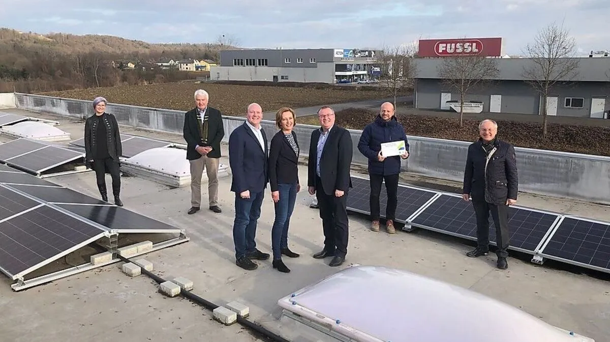 In Feldbach wurde die neue Fotovoltaikanlage des Druckhauses Scharmer vorgestellt.