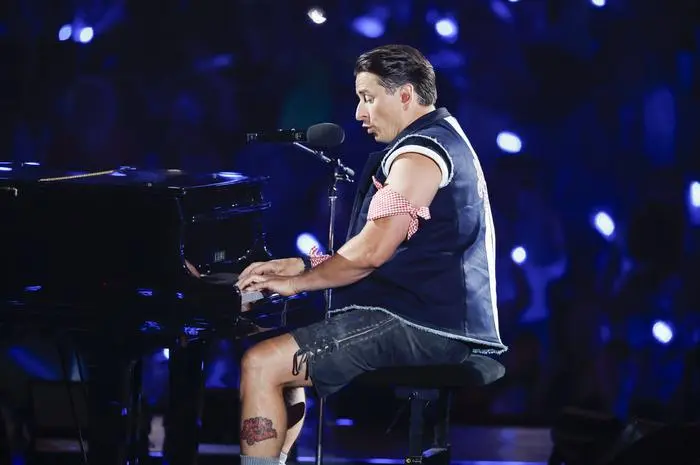 Andreas Gabalier in der TV-Show Schlagerbooom Open Air 2025 - Die Berge leuchten live aus dem Stadion Kitzbühel. Kitzbühel, 21.06.2025 *** Andreas Gabalier in the TV show Schlagerbooom Open Air 2025 Die Berge leuchten live from the Kitzbühel stadium Kitzbühel, 21 06 2025 Foto:xR.xSchmiegeltx/xFuturexImagex schlagerbooom_5428