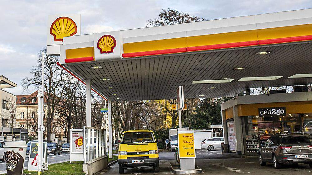 Die Shell-Tankstelle wird mit einem Billa-Shop erweitert