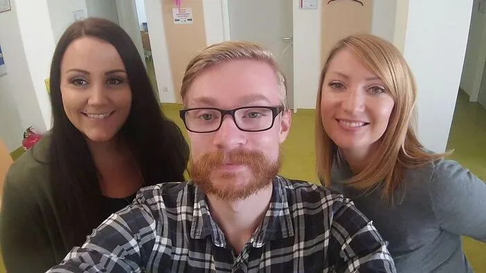 Mit Michaela Lackner und Lumi Mircovici am Passamt