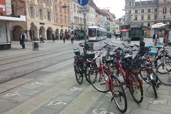 ... aber nicht alle, wie hier am Hauptplatz, Ecke Sackstraße ersichtlich ist.