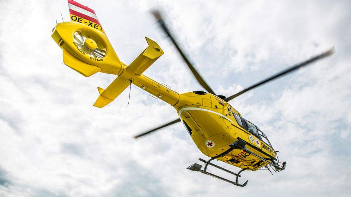 Der Notarzthubschrauber flog das Unfallopfer ins Spital