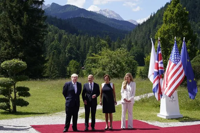 Britta Ernst, Olaf Scholz, Boris Johnson, Carrie Johnson beim G7 Gipfel in Elmau