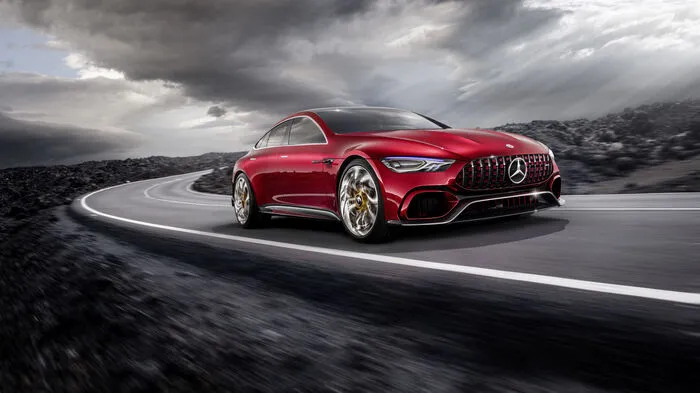 Mercedes' Haus-und-Hof-Tuner AMG feiert seinen 50. Geburtstag mit einem Showcar, das einen Ausblick auf die künftigen elektrifizierten Antriebe gibt. Und auf den Ausbau der AMG-GT-Familie: Das viertürige Coupé wird nach SLS AMG und AMG GT die dritte komplett in Eigenregie am Firmensitz Affalterbach entwickelte Baureihe sein.