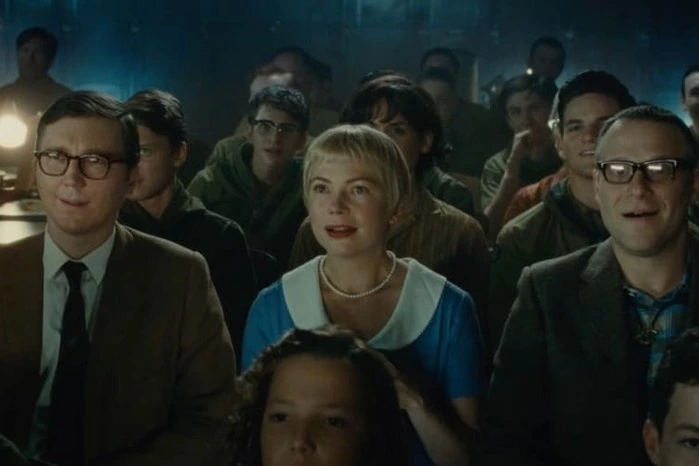 Oscarverdächtig: Steven Spielberg erzählt in "The Fabelmans" anhand des alter Egos Sammy Fabelman seine Familiengeschichte. Dessen Filmeltern werden von Paul Dano und Michelle Williams verkörpert. Der Film wird bei der Berlinale gezeigt, wo Spielberg den Goldenen Ehrenbären für sein Lebenswerk erhält. Geplanter Kinostart: 9. März.