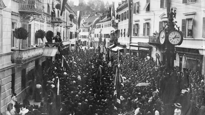 Am 17. August 1902 besuchte Kaiser Franz Joseph Bad Aussee: an einem Sonntag, weil der ursprünglich vorgesehene 15. August stark verregnet war. Klicken Sie sich durch die Bildergalerie!