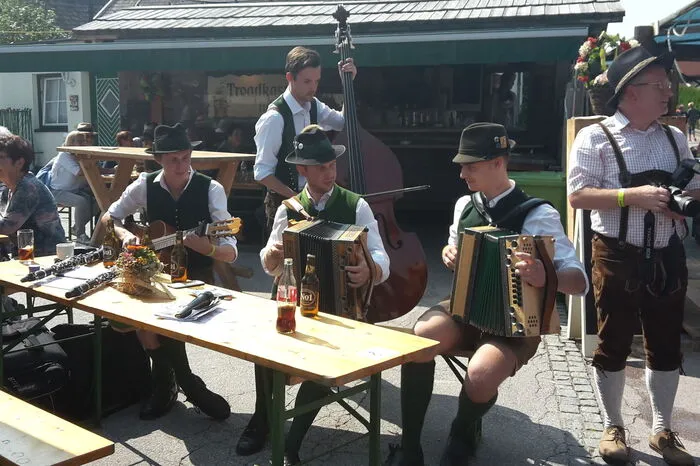 ... an insgesamt sieben Schauplätzen