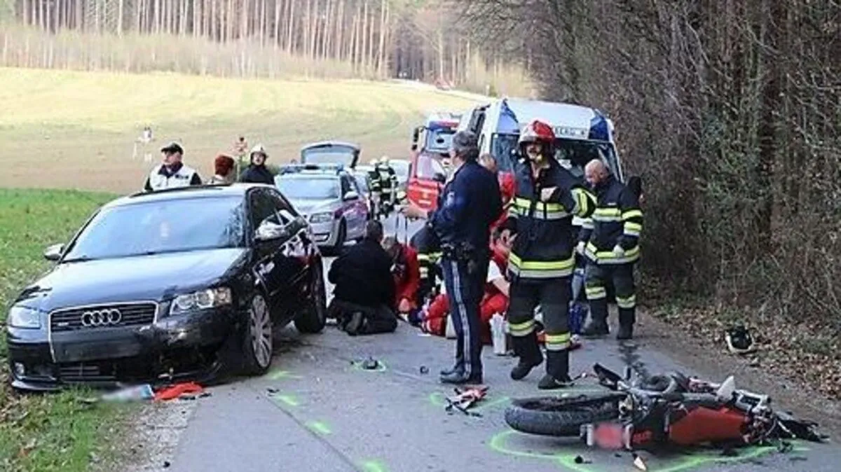 Der 15-jährige Mopedlenker wurde beim Unfall schwer verletzt