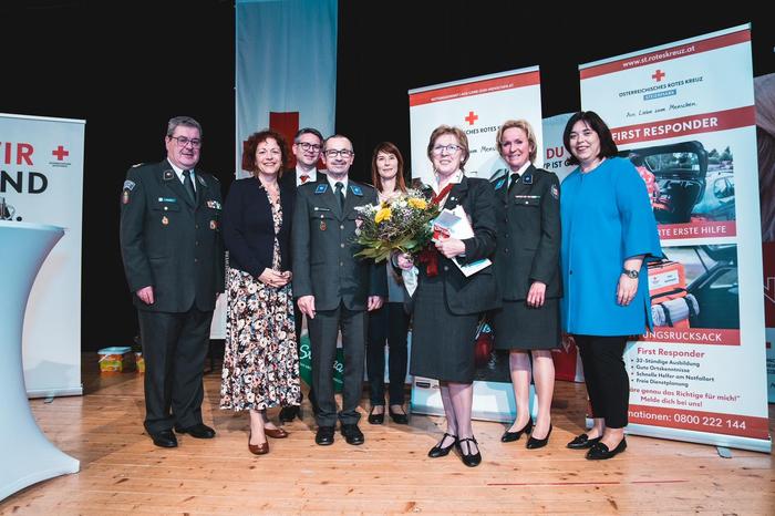 Franziska Fauster erhielt die Goldene Verdienstmedaille des Österreichischen Roten Kreuzes