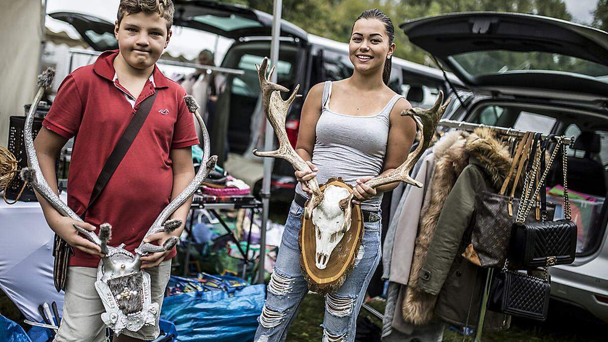 Das kühle Wetter kann einem eingefleischten Flohmarkt-Standler nichts anhaben