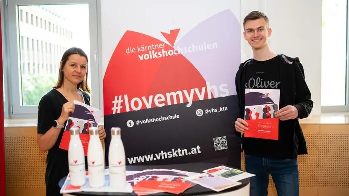 Vernetzung und Weiterbildung standen am Samstag in Klagenfurt bei der CAREinthia 2024, der Messe für Beschäftigte in der Pflege und Betreuung, im Fokus. Neben einer Reihe von Ständen, an denen sich Unternehmen und Organisationen präsentierten, gab es auch Fachvorträge.