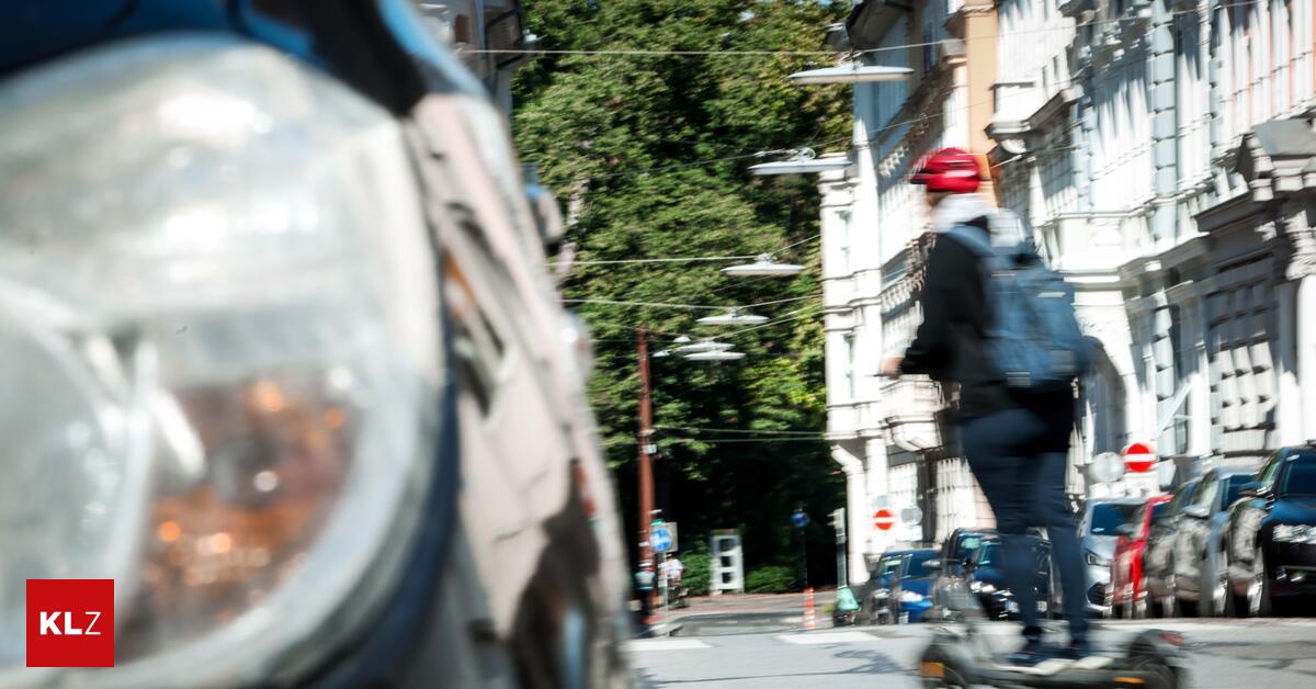 Grazerin-37-verletzt-Auto-stie-beim-Linksabbiegen-gegen-E-Scooter