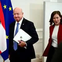 Bundeskanzler Christian Stocker (ÖVP) und Bundesministerin Claudia Bauer (ÖVP)