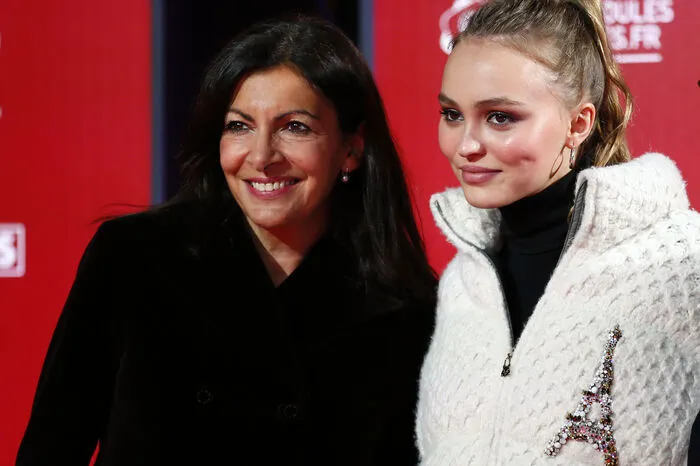 Die feierliche Eröffnungszeremonie, bei der unter anderem die Pariser Bürgermeisterin Anne Hidalgo (58), teilnahm, ging allerdings nicht ganz reibungslos über die Bühne.