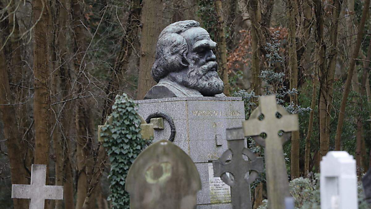 Im Gegensatz zu den meisten anderen Friedhöfen erhebt Highgate Cemetery eine Eintrittsgebühr, was der Vater des Kommunismus vermutlich nicht gutgeheißen hätte. 