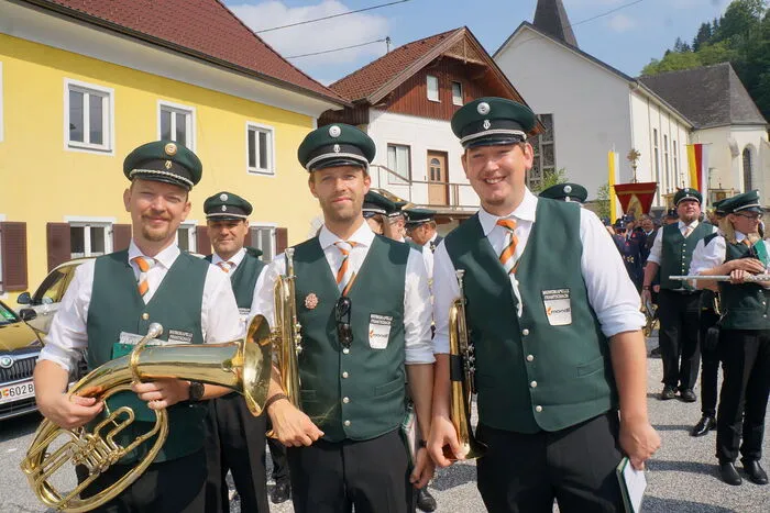 Die Werkskapelle Mondi Franschach umrahmte musikalisch die Prozession und das Pfarrfest.