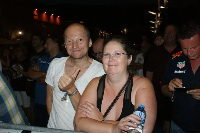 Kult-Bands aus den 70er, 80er und 90er Jahren lockten viele Rock-Fans auf den Hauptplatz.