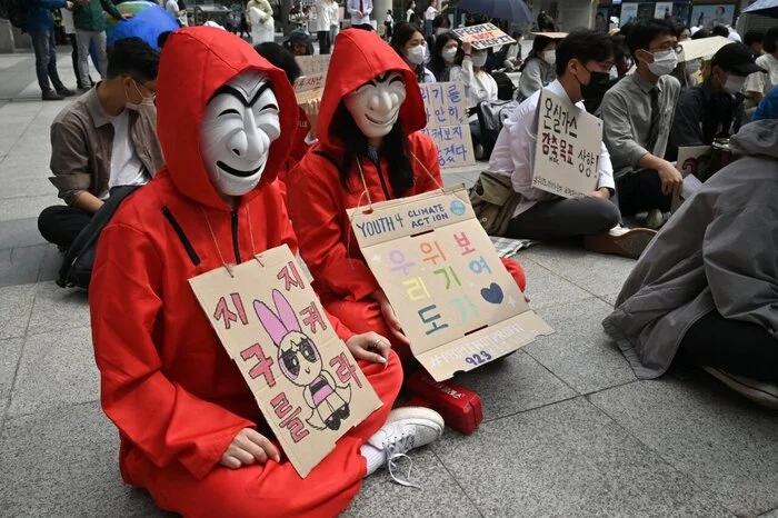 In Seoul (Zeitunterschied +7 Stunden) haben sich am Nachmittag ebenfalls zahlreiche Aktivistinnen und Aktivisten versammelt.