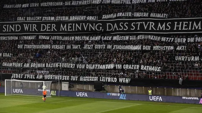 p20241002_2362
UEFA Champions League-Ligaphase  SK Sturm Graz vs. FC Brügge (0:1 End- und Halbzeitstand) am 02.10.2024
Bild zeigt: Fans protestieren gegen Stadt Graz.
Foto © by der Plankenauer, www.der-plankenauer.at