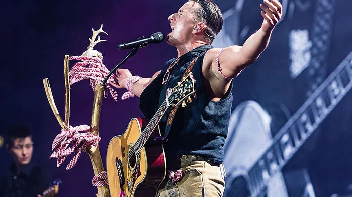 Tourauftakt in Innsbruck. Andreas Gabalier gibt alles