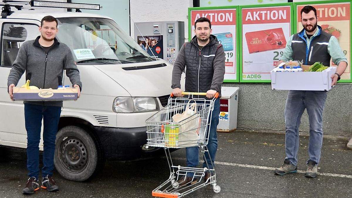 Im Einsatz für die ältere Generation: Florian Umfahrer, Samuel Kury und Nahversorger Martin Filippitsch