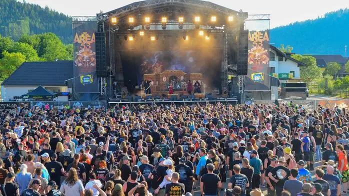 Nach dem Anreisetag stand am Donnerstag beim Area 53 Festival in Leoben-Schladnitz das Konzertprogramm im Mittelpunkt.