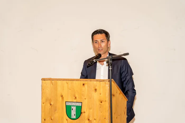 Der sportliche Leiter des ÖSV und ehemalige nordische Kombinierer, Mario Stecher, fand nur lobende Worte für den Erfolgsweg der beiden Sportler.