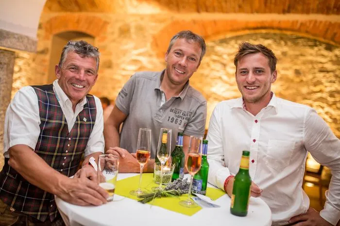 Gilbert Orzetek mit dem ehemaligen Skirennläufer Fritz Strobl und Skirennläufer Matthias Mayer