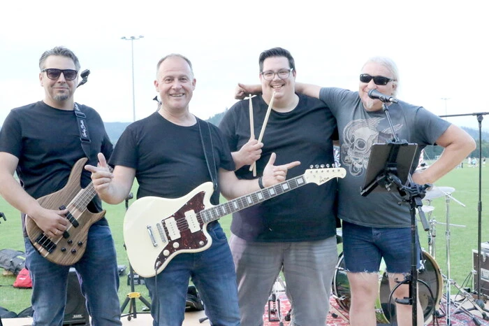 Übrigens: Für den musikalischen Aufputz sorgte die Düppy-Band, die aus dem Lavanttal „eingeflogen“ wurde. 