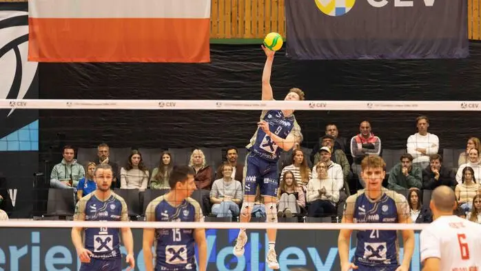 Am Mittwoch, dem 5. November, empfing der TSV Hartberg Volleyball den serbischen Meister Radnički Kragujevac zum Hinspiel der zweiten Vorrunde der CEV Champions League in der Hartberghalle. Vor beeindruckender Kulisse lieferten sich beide Teams ein spannendes Duell auf Augenhöhe. 