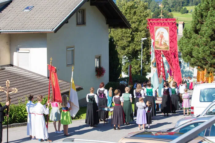 Vereine und Formationen sorgten für ein buntes Bild.