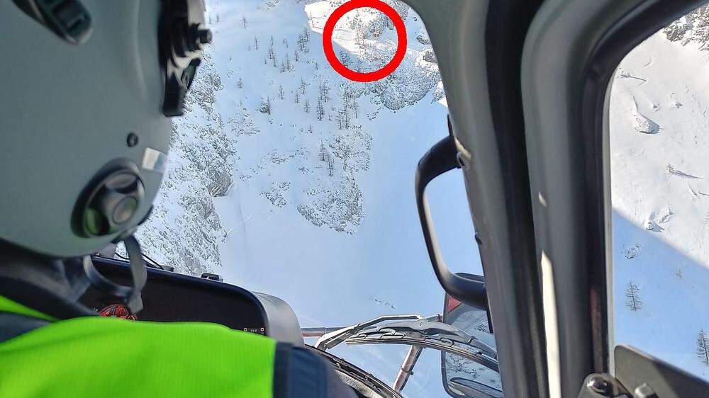 Der Polizeihubschrauber konnte die beiden Snowboarder rasch ausfindig machen