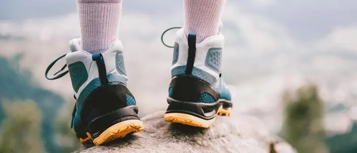 Wanderschuhe auf dem Berg | Der Deutsche stürzte offenbar im Bereich der Südwestwand ab (Symbolbild)