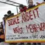 ABD0075_20200227 - WIEN - STERREICH: Teilnehmer an einer Protestkundgebung der Beschftigten in der Sozialwirtschaft anl. der KV-Verhandlungen am Donnerstag, 27. Februar 2020 in Wien. - FOTO: APA/HANS PUNZ