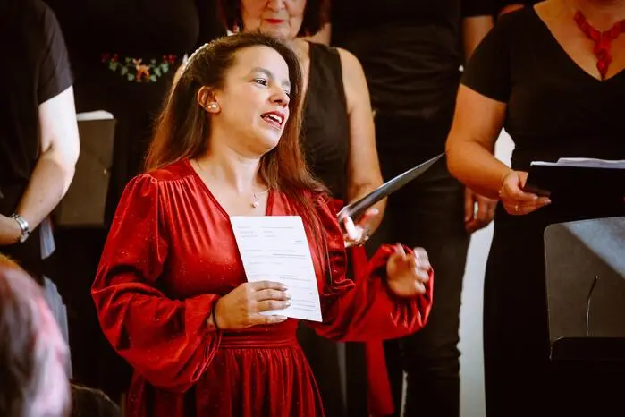 Endrina Rosales-Rodriguez leitete den Chor CantiLeo