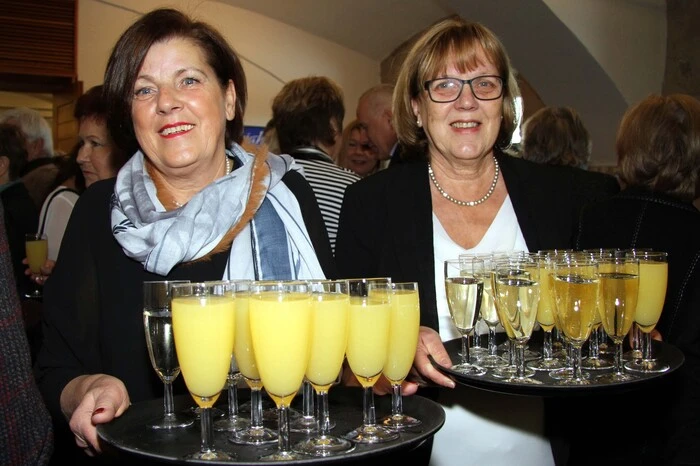 Schwungvoll gab es schon "Spritziges" zu Beginn...