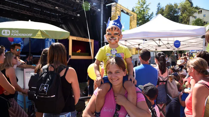 Und noch ein Tag: Bot das Nivea Familienfest am Samstag schon ab 11 Uhr den ganzen Tag bei freiem Eintritt ein tolles Programm für Familien, geht es heute in Moosburg auf der Schlosswiese noch einmal fröhlich durch den Sonntag.