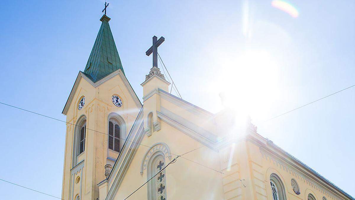 Am Grazer Kaiser Josef Platz finden sich Heilandskirche und Evangelische Superintendentur