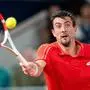 Sebastian Ofner (AUT) am Dienstag, 30. Juli 2024, während eines Tennis-Spiels gegen Daniil Medwedew (AIN) anl. der olympischen Spiele in Paris.