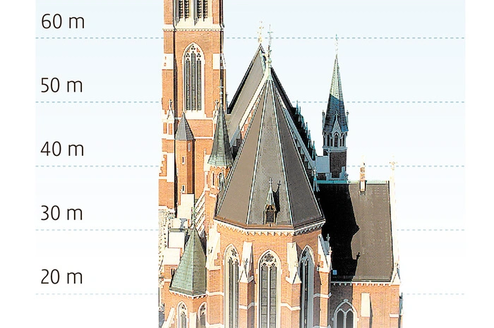 Der Herz-Jesu-Kirchturm ist das höchste Gebäude.