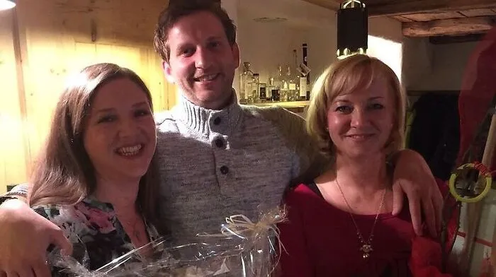 Barbara Brugger, Obfrau des gemischten Chores Matrei, Chorleiter Ingo Wibmer und scheidende Obfrau Helene Köfler