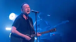 Thomas Stipsits gibt mit seiner Band ein Konzert am Leobener Hauptplatz