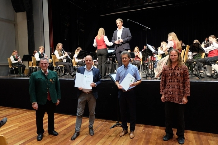 Gleisdorfs Bürgermeister und Nationalratsabgeordneter Christoph Stark sowie Gunter Schabl, Direktor der Musikschule Gleisdorf, wurden für ihre langjährige Unterstützung geehrt.