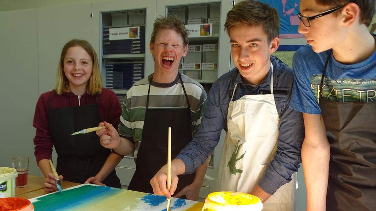 Junge Menschen der Fachschule Naas und der Lebenshilfe Lieboch sind gemeinsam kreativ