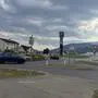 Derzeit fehlen die Bodenmarkierungen rund um den Kreisverkehr