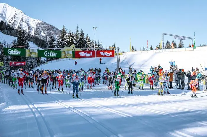 20.01.2024, Biathlonzentrum, Obertilliach, AUT, Dolomitenlauf 2024, 54. Dolomitenlauf, im Bild Start // Start during the 54th Dolomitenlauf classic style Race in Biathlonzentrum in Obertilliach, Austria on 2024/01/20. EXPA Pictures © 2024, PhotoCredit: EXPA/ Lukas Huter